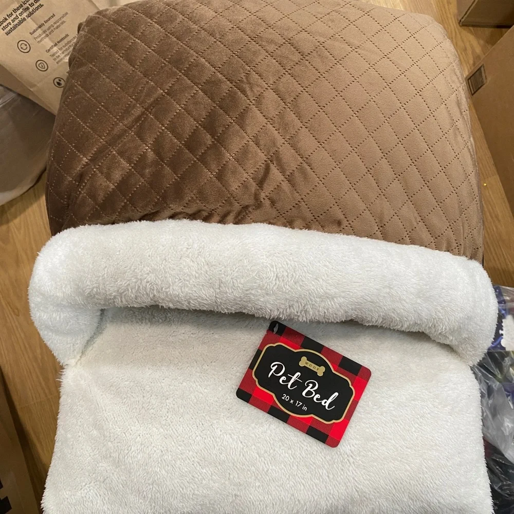 Woof very super soft pet bed. Perfect for small dog or cat